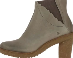 Damen El Naturalista 5161 Trivia